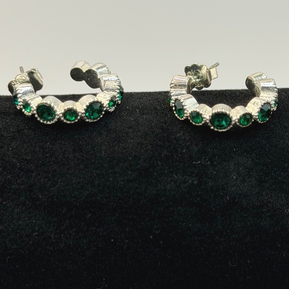 Avon Emerald Green Rhinestone Hoop Earrings Silver Tone Glam Vintage NRT